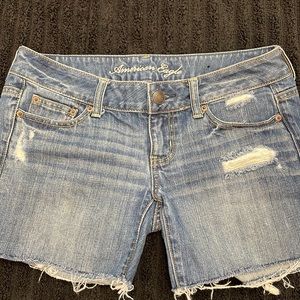 AMERICAN EAGLE DISTRESSED SHORTS